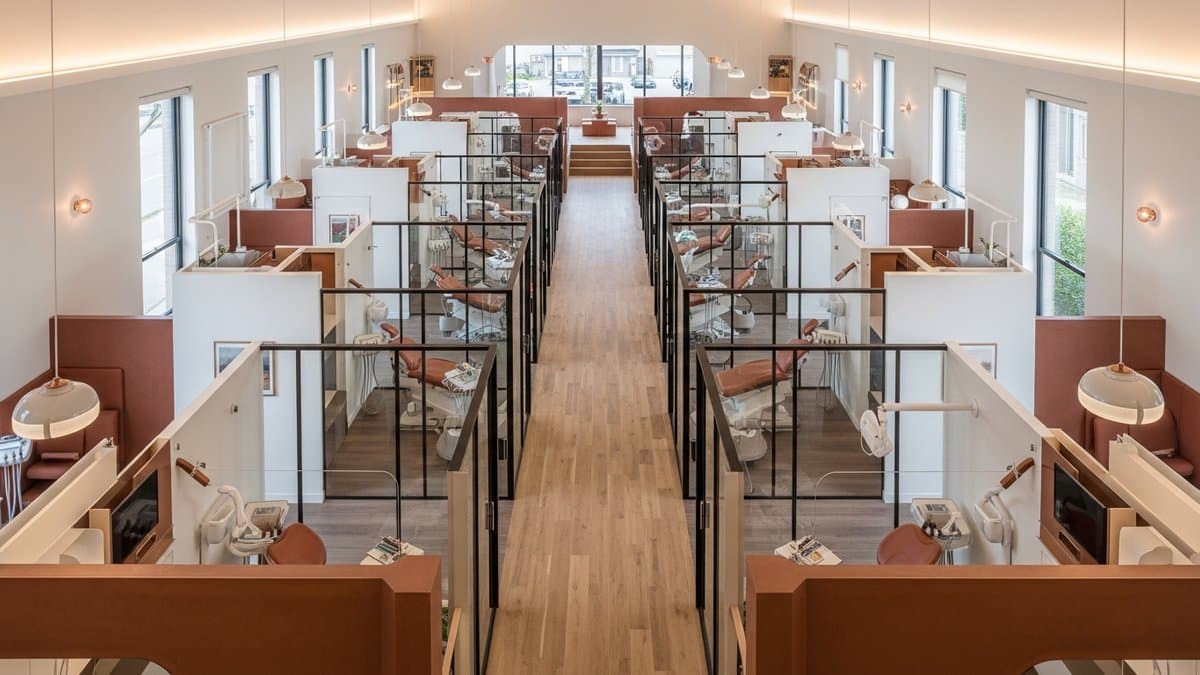 IA pour les cabinets de groupe : gérer multi-praticiens efficacement